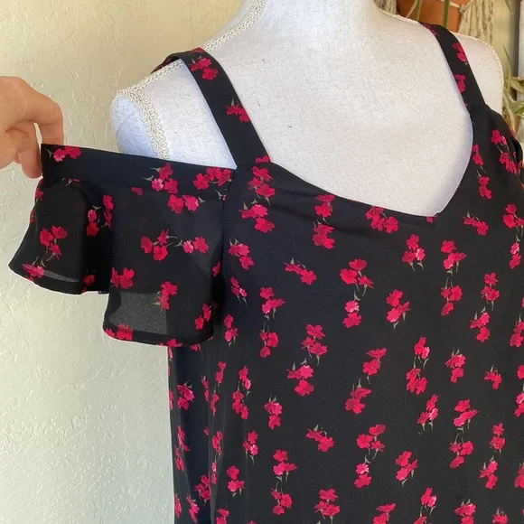Cold shoulder floral print blouse - Picture 2 of 3
